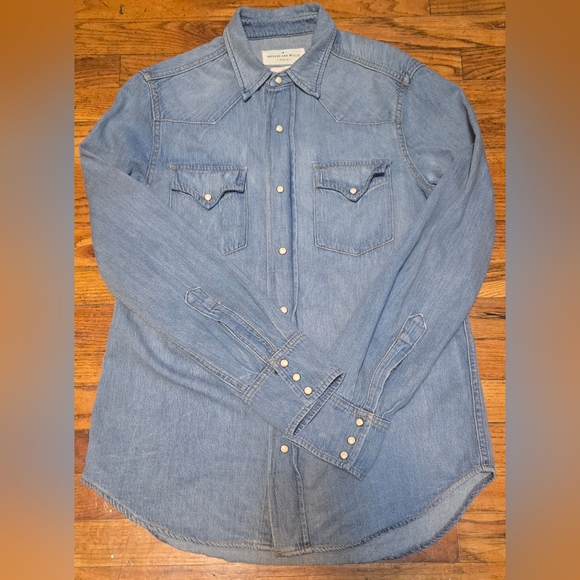 Imogene and Willie Leah Pearl Snap Denim Shirt- Medium - Picture 1 of 9
